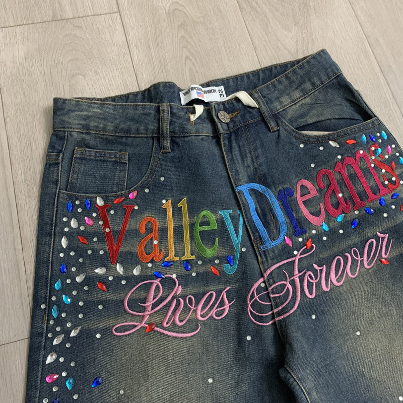 Embroidery Jeans Sakura - Celana Pendek Denim Logo Berlian Berkilau